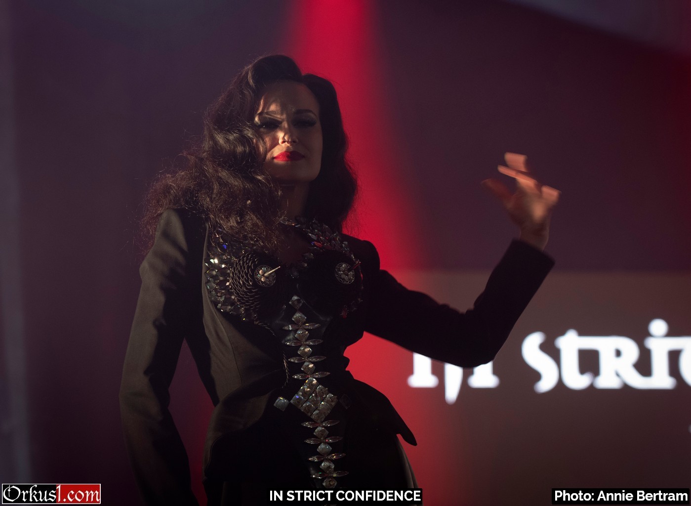 InStrictConfidence-6198_wgt2024_Annie_Bertram