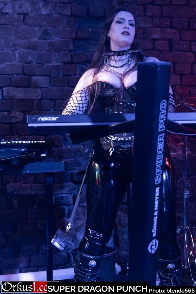 01 Super Dragon Punch 2Q7A9365_blende666