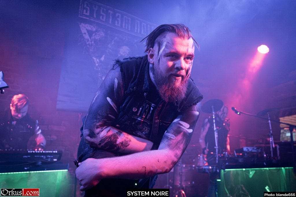 03 System Noire Schwarze-Nacht-2Q7A125_blende6667