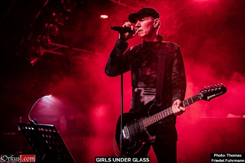 Girls Under Glass in Hamburg 2026