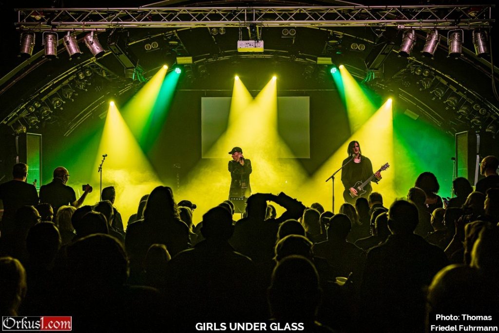 Girls Under Glass in Hamburg 2026