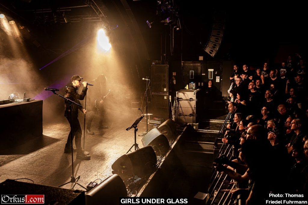 Girls Under Glass in Hamburg 2026